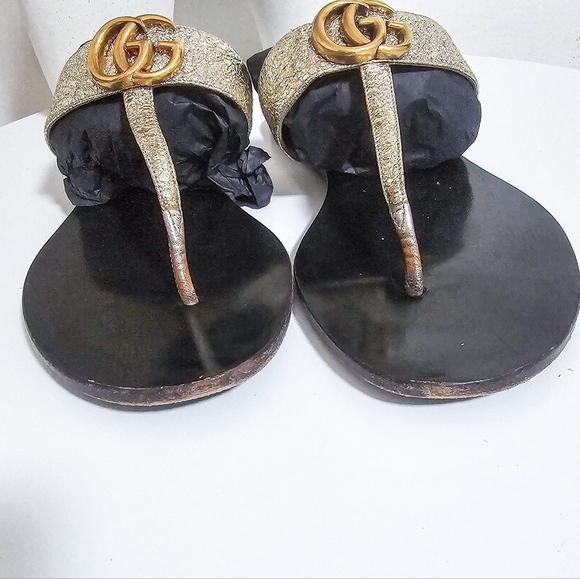 Gucci GG logo black and metallic gold thong flat sandals - Picture 7 of 13